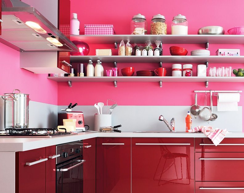 Cocina de paredes rosas